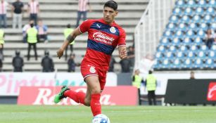 Alan Pulido durante un partido de Chivas