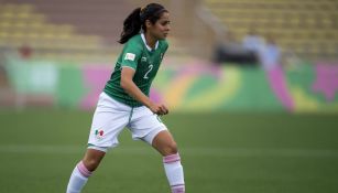 Kenti Robles durante un juego de la Selección Mexicana