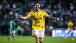 André Gignac celebra una anotación con Tigres