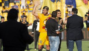 Gignac saluda en el homenaje que le realizó Tigres