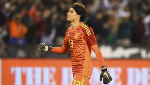 Guillermo Ochoa, en un juego con la Selección Mexicana