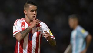 Derlis González porta la camiseta '10' con la Selección de Paraguay