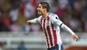 Isaac Brizuela, celebra un gol con Chivas