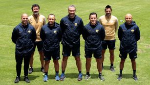 El cuerpo técnico de Míchel en Pumas posó para RÉCORD