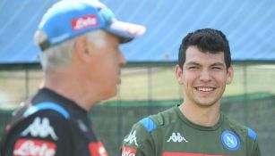 Hirving Lozano atento a las indicaciones de Carlo Ancelotti