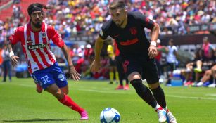 Héctor Herrera durante un duelo con el Atlético de Madrird