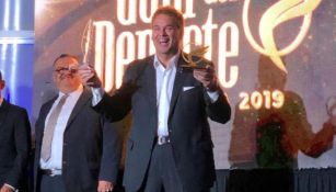 Faitelson recibe reconocimiento en un evento