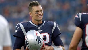 Tom Brady sonríe en un partido de Patriots