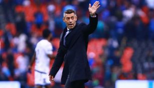 Pedro Caixinha, en un juego de Cruz Azul en el Apertura 2019