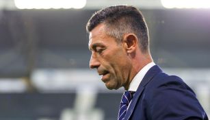 Pedro Caixinha en un partido con Cruz Azul