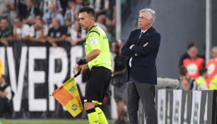 Carlo Ancelotti observa el juego ante la Juventus