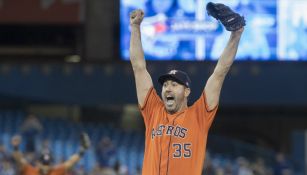 Justin Verlander festeja su hazaña