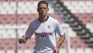 Chicharito en su presentación con el Sevilla