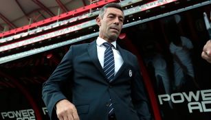 Pedro Caixinha en un partido con Cruz Azul