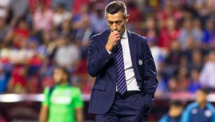 Caixinha, cabizbajo tras una derrota de Cruz Azul