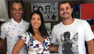 Cafú, junto a su hijo Danilo en su casa de Brasil 