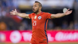 Marcelo Díaz durante un juego con la Selección de Chile