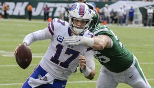 Josh Allen durante el partido ante los Jets