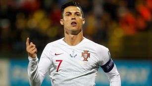 Cristiano Ronaldo festeja gol con Portugal