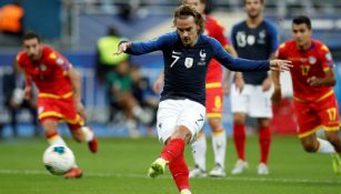 Griezmann cobra un penalti con la selección de Francia