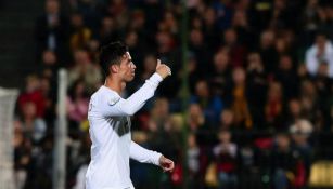 Cristiano festeja gol con Portugal