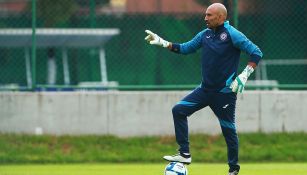 Conejo Pérez, durante entrenamiento del Cruz Azul