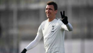 Mario Mandzukic en una práctica de la Juventus