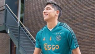 Edson Álvarez con la camiseta del Ajax