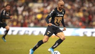 Carlos González durante el partido contra América