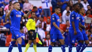 Jugadores de Cruz Azul en el duelo ante Chivas