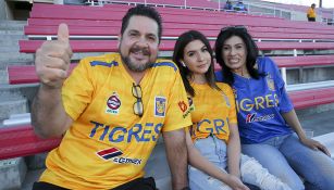 Aficionados de Tigres en el Sam Boy Stadium