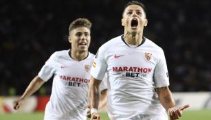 Chicharito celebra su anotación con el Sevilla 