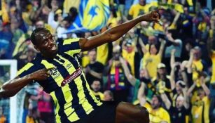 Usain Bolt festeja con el Central Coast Mariners 