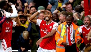 Pierre-Emerick Aubameyang festeja un gol con el Arsenal