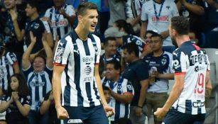 César Montes celebra una anotación con Rayados 