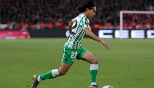 Diego Lainez en acción con Betis