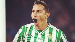 Andrés Guardado festeja un gol con el Betis