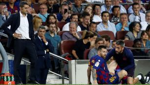 Ernesto Valverde observa a Leo Messi