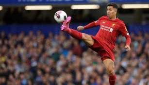 Firmino baja el balón en juego de Liverpool 