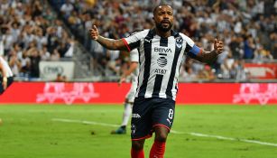 Dorlan Pabón reclama en juego de Monterrey