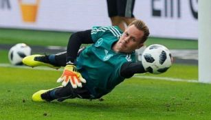 Ter Stegen se lanza en un entrenamiento con Alemania