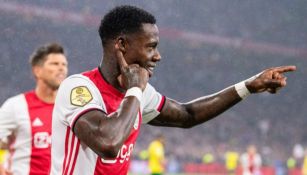 Quincy Promes festeja una de sus dianas contra el Fortuna Sittard 