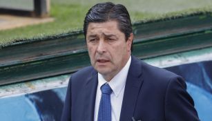 Luis Fernando Tena en su etapa como DT de Gallos 