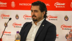 Amaury Vergara en una conferencia de Chivas