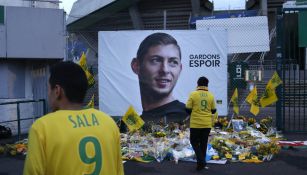 Aficionados del Nantes colocaron flores en homenaje al jugador tras su fallecimiento