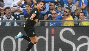 Alexis Sánchez celebra su primer gol con el Inter