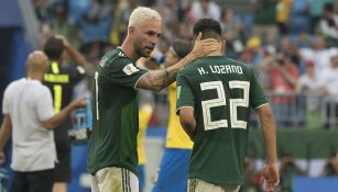 Layún consuela a Lozano tras ser eliminados de Rusia 2018