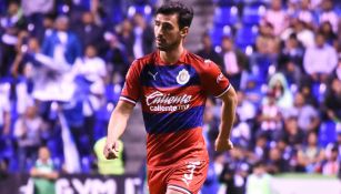 Oswaldo Alanís durante un duelo en el Apertura 2019