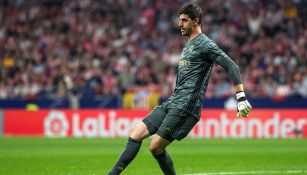 Courtois, realiza un despeje en juego del Real Madrid 