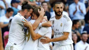 Jugadores del Real Madrid festejan gol contra Granada